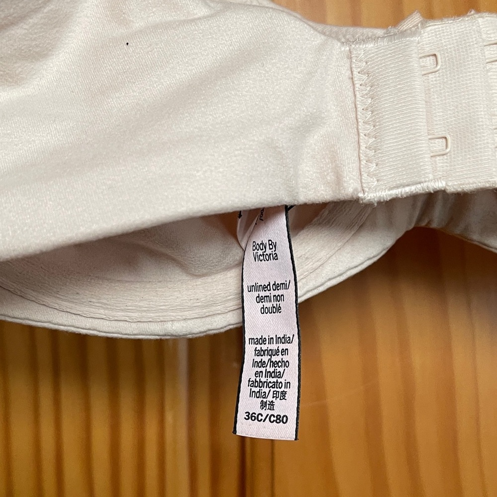 Victoria Secret body by Victoria Cream Underwire Bra - Picture 6 of 12